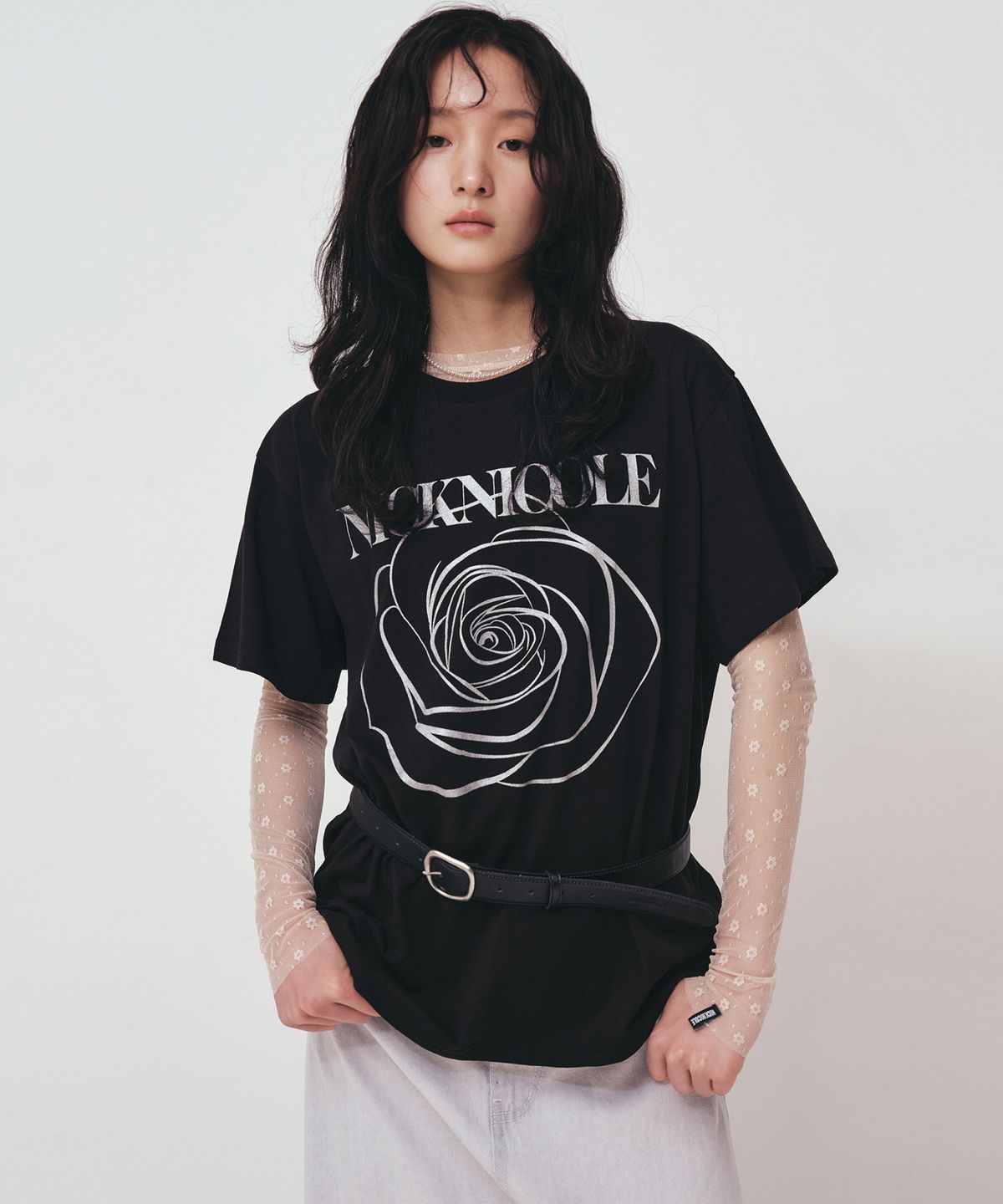 닉앤니콜(NICK&NICOLE) BIG ROSE SLEEVE TOP_BLACK SILVER