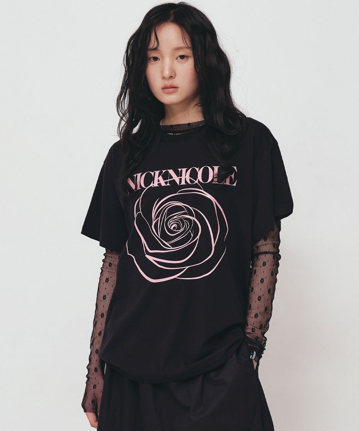 닉앤니콜(NICK&NICOLE) BIG ROSE SLEEVE TOP_BLACK PINK