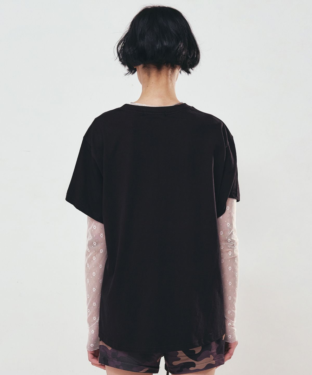 닉앤니콜(NICK&NICOLE) BIG ROSE SLEEVE TOP_BLACK WHITE