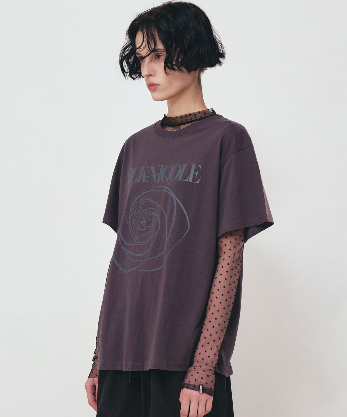 닉앤니콜(NICK&NICOLE) BIG ROSE SLEEVE TOP_CHARCOAL