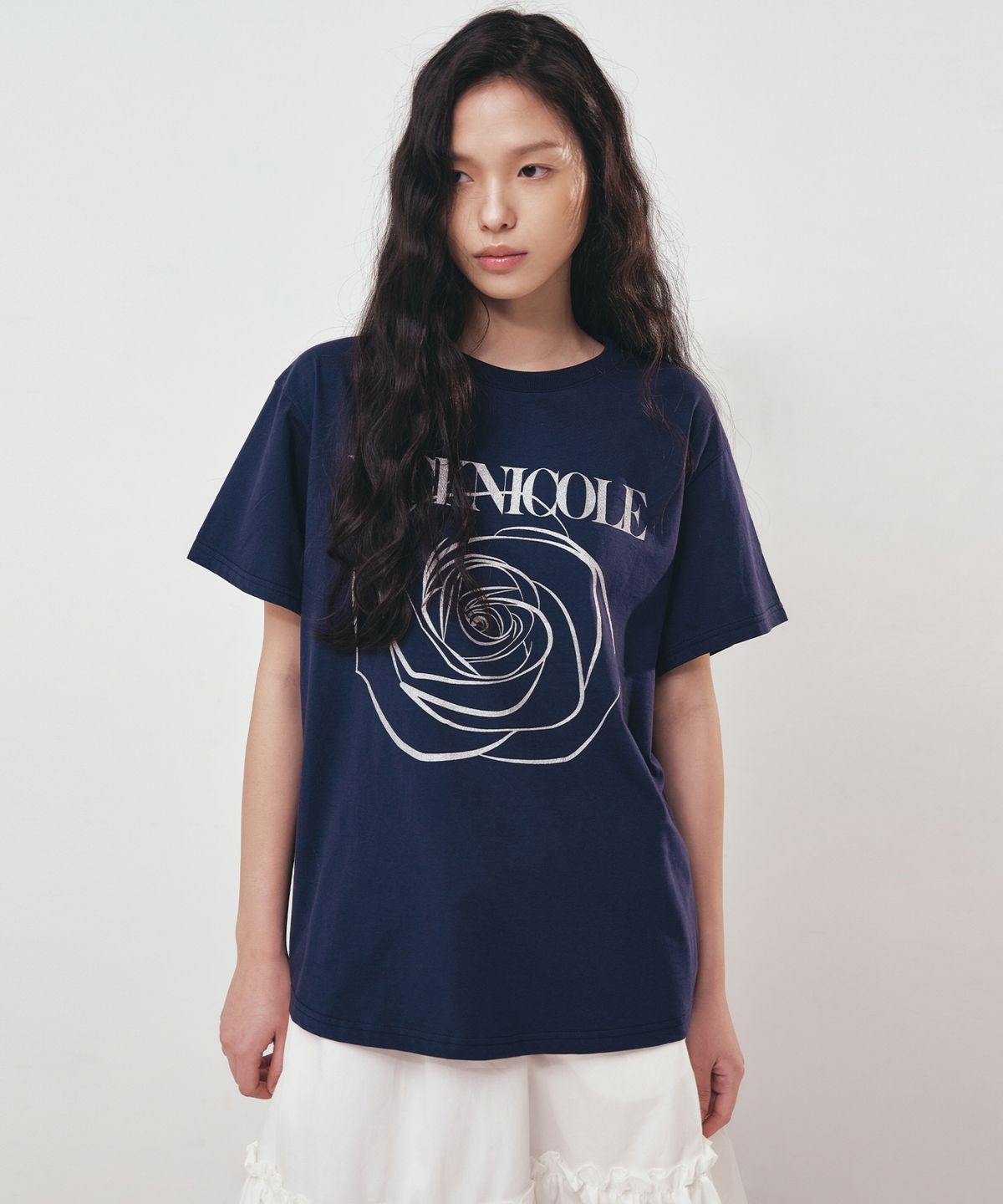 닉앤니콜(NICK&NICOLE) BIG ROSE SLEEVE TOP_NAVY SILVER