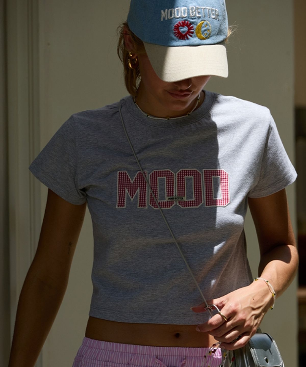 무드베러(MOODBETTER) GINGHAM APPLIQUE CROP T SHIRTS GREY