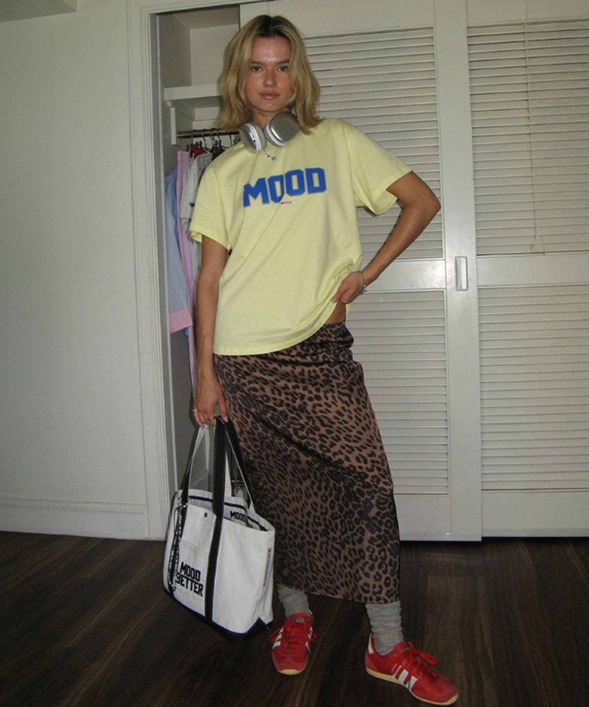 무드베러(MOODBETTER) MOOD STITCH LOGO BASIC FIT T SHIRTS YELLOW
