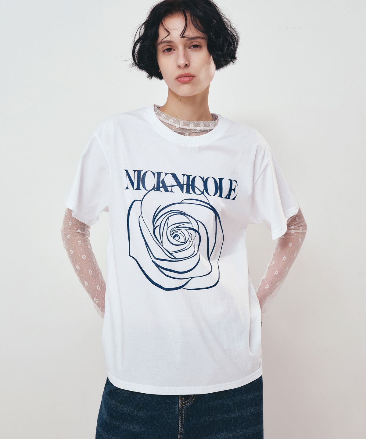 닉앤니콜(NICK&NICOLE) BIG ROSE SLEEVE TOP_WHITE NAVY