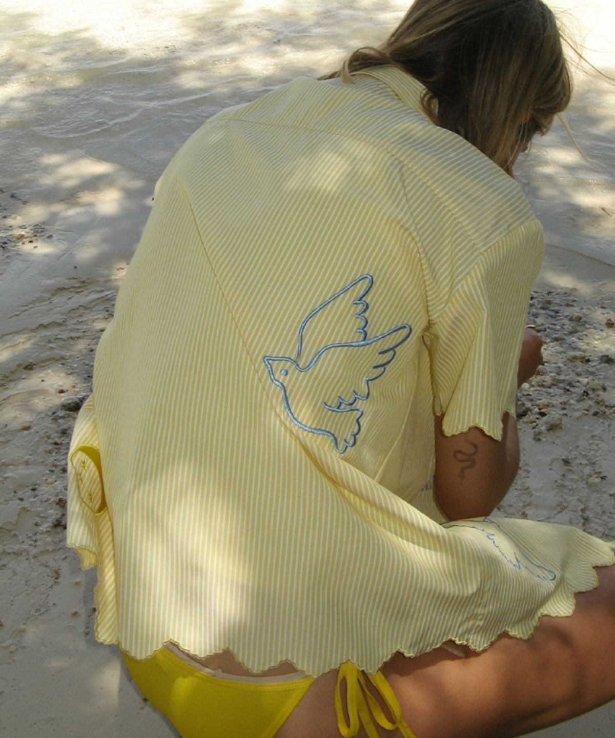 무드베러(MOODBETTER) BIRDS EMBROIDERY EYELET SHORT SLEEVE SHIRTS YELLOW