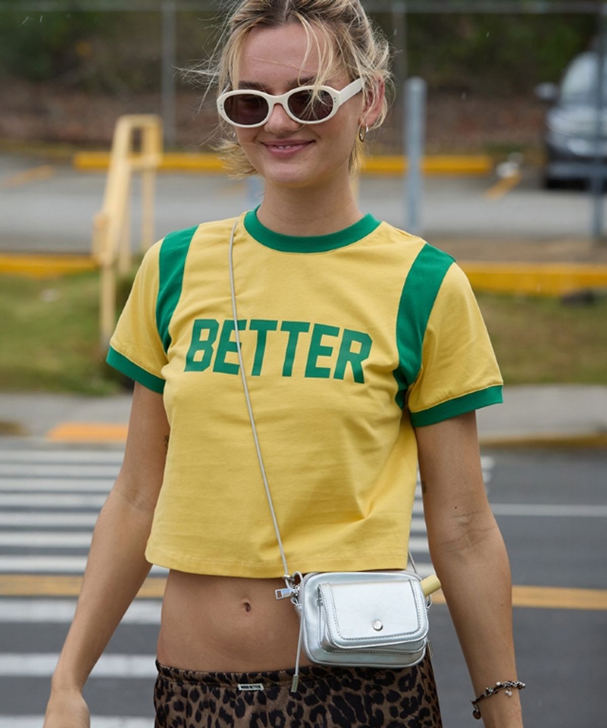 무드베러(MOODBETTER) MINI FAUX LEATHER CROSS BELT BAG SILVER