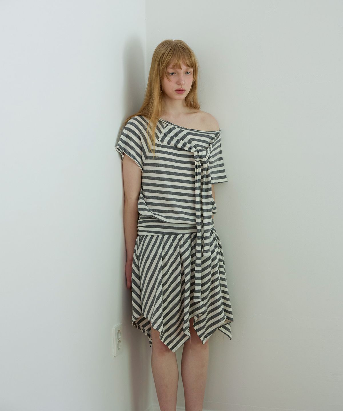 펀프롬펀(FUNFROMFUN) Stripy Unbalanced Skirt, Grey