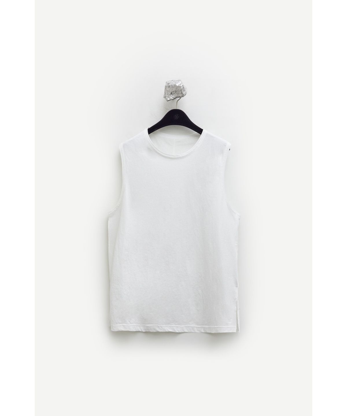 유스(YOUTH) Cut-off Slit Sleeveless - White