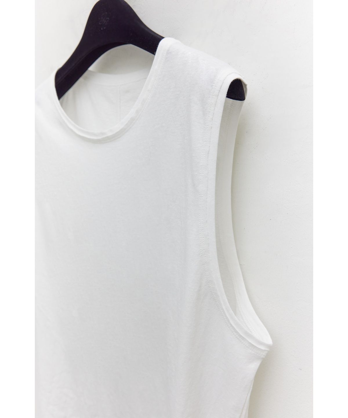 유스(YOUTH) Cut-off Slit Sleeveless - White