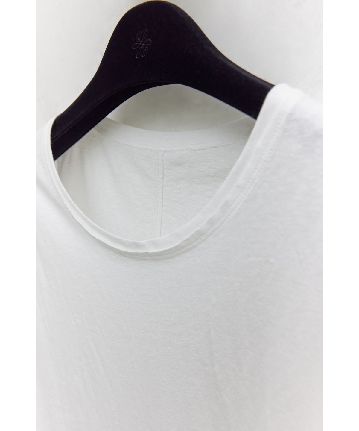 유스(YOUTH) Cut-off Slit Sleeveless - White