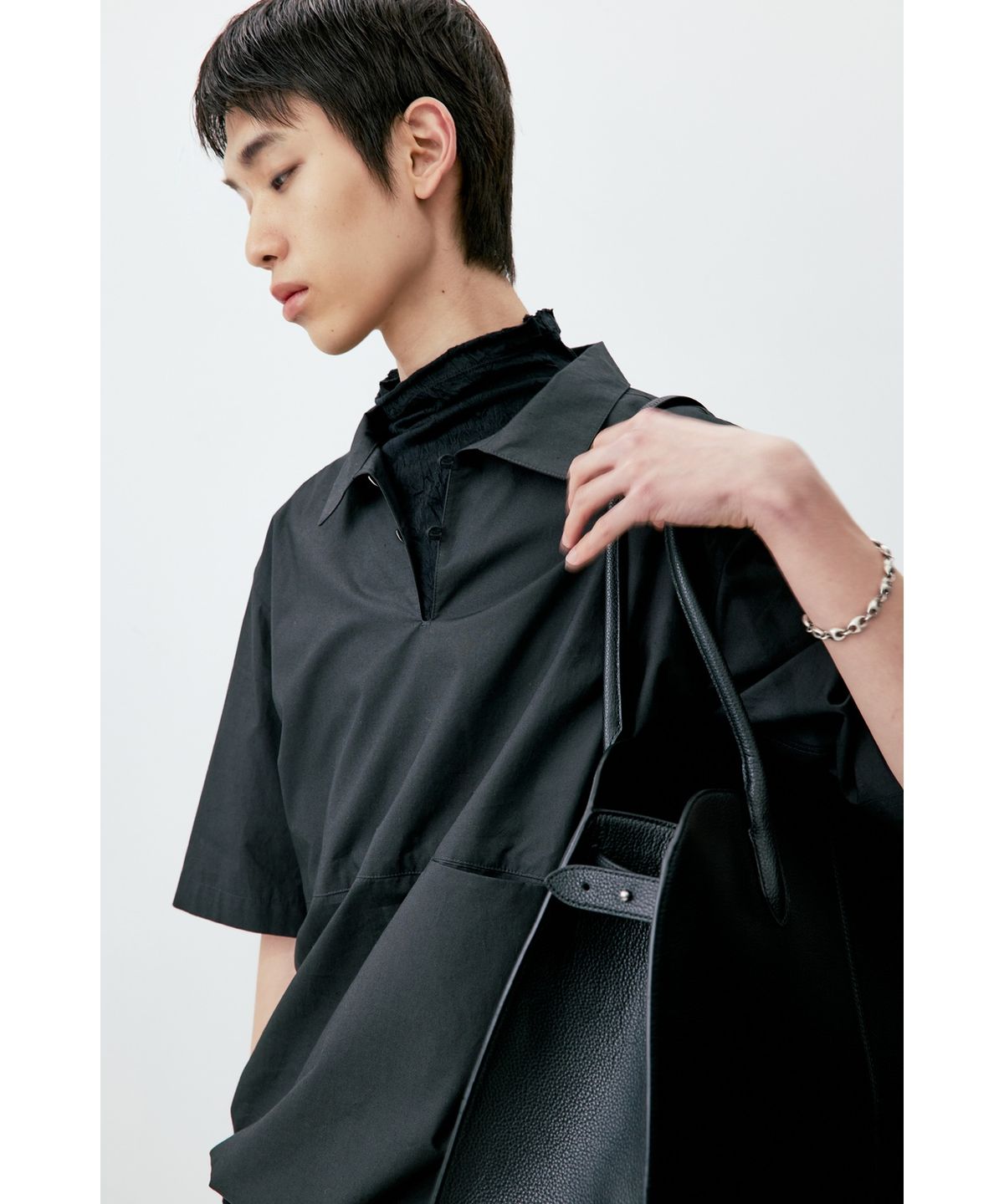유스(YOUTH) Capri Half Shirt - Black