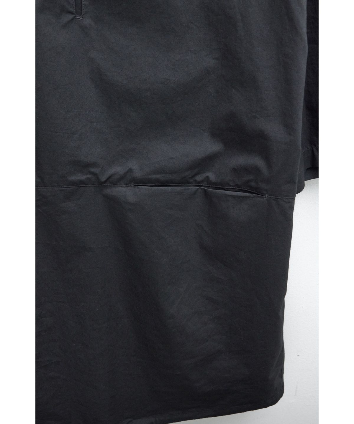 유스(YOUTH) Capri Half Shirt - Black