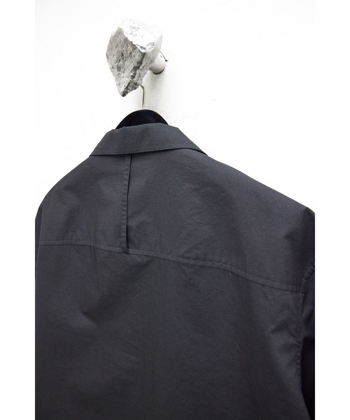 유스(YOUTH) Capri Half Shirt - Black