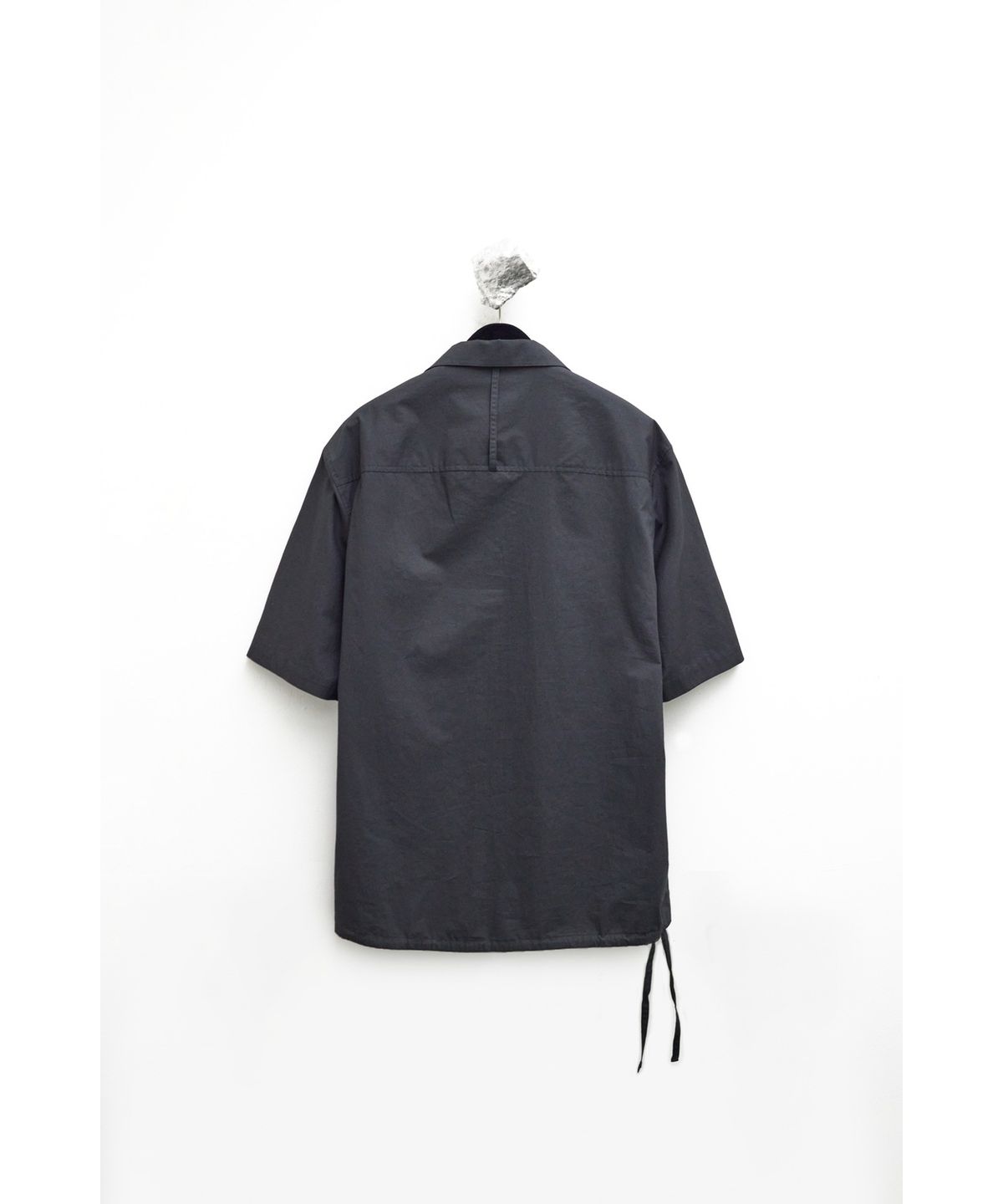 유스(YOUTH) Capri Half Shirt - Black