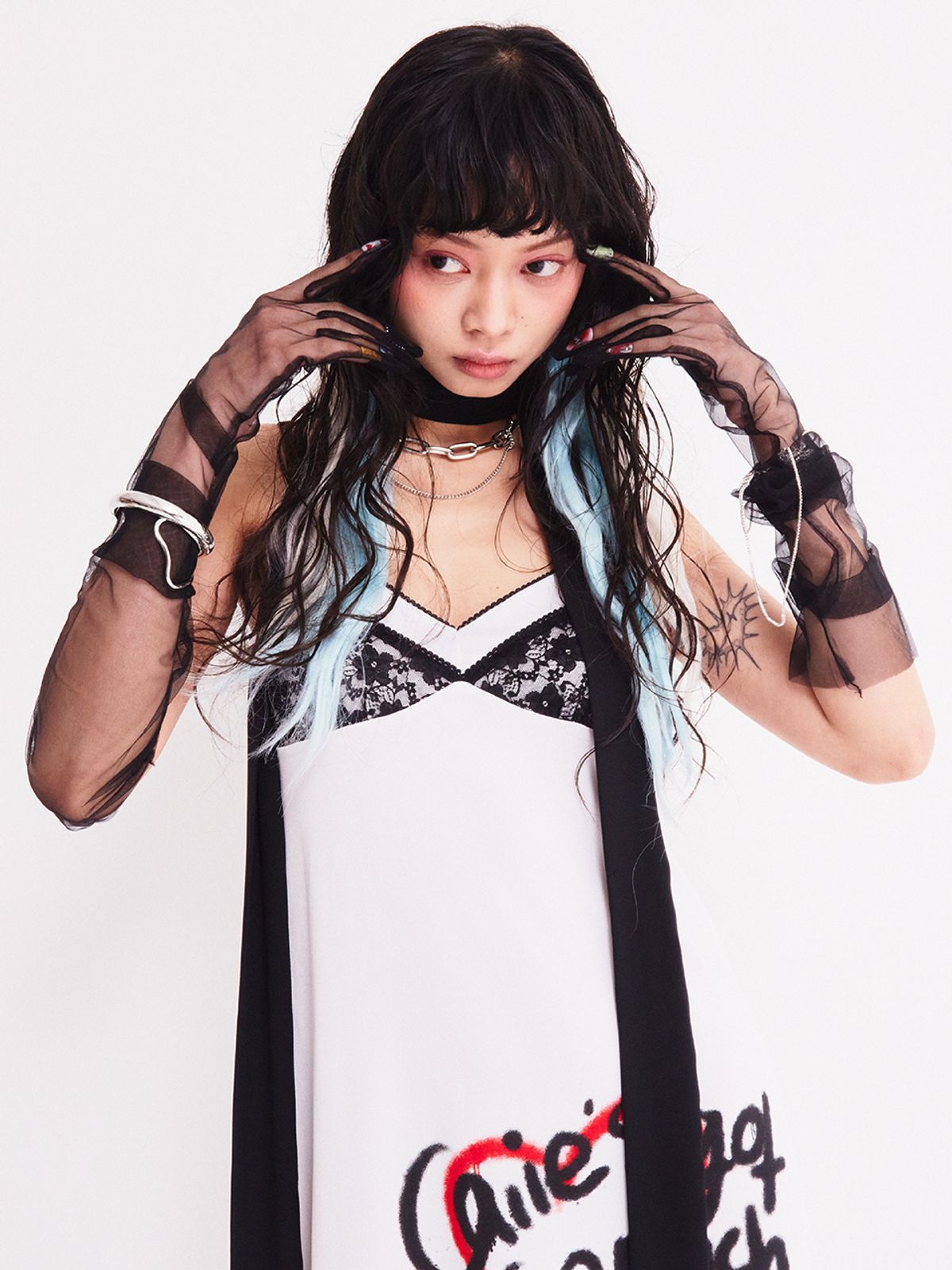 에즈이프 캘리(ASIF CALIE) GRAFFITI COLORING SLIM ONE-PIECE WHITE
