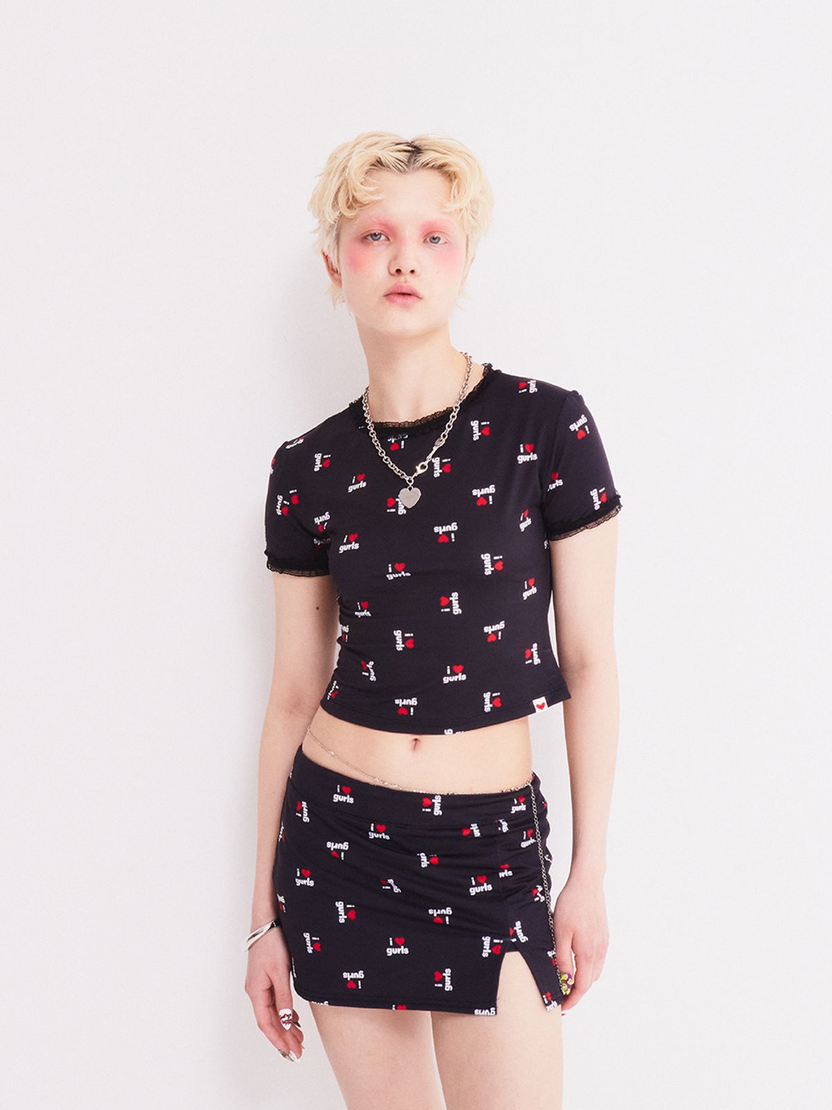 에즈이프 캘리(ASIF CALIE) LOVE GURLS GRAPHIC CROP T-SHIRT BLACK