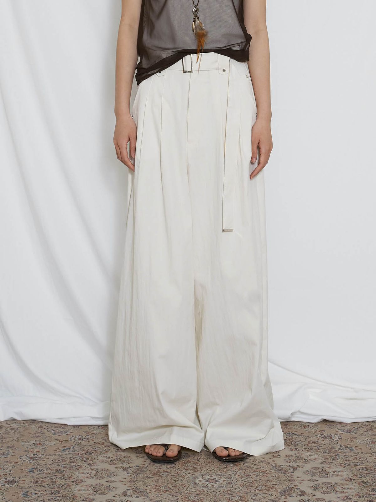 프롬웨얼(FROMWHERE) BELT DETAIL WIDE PANTS CREAM