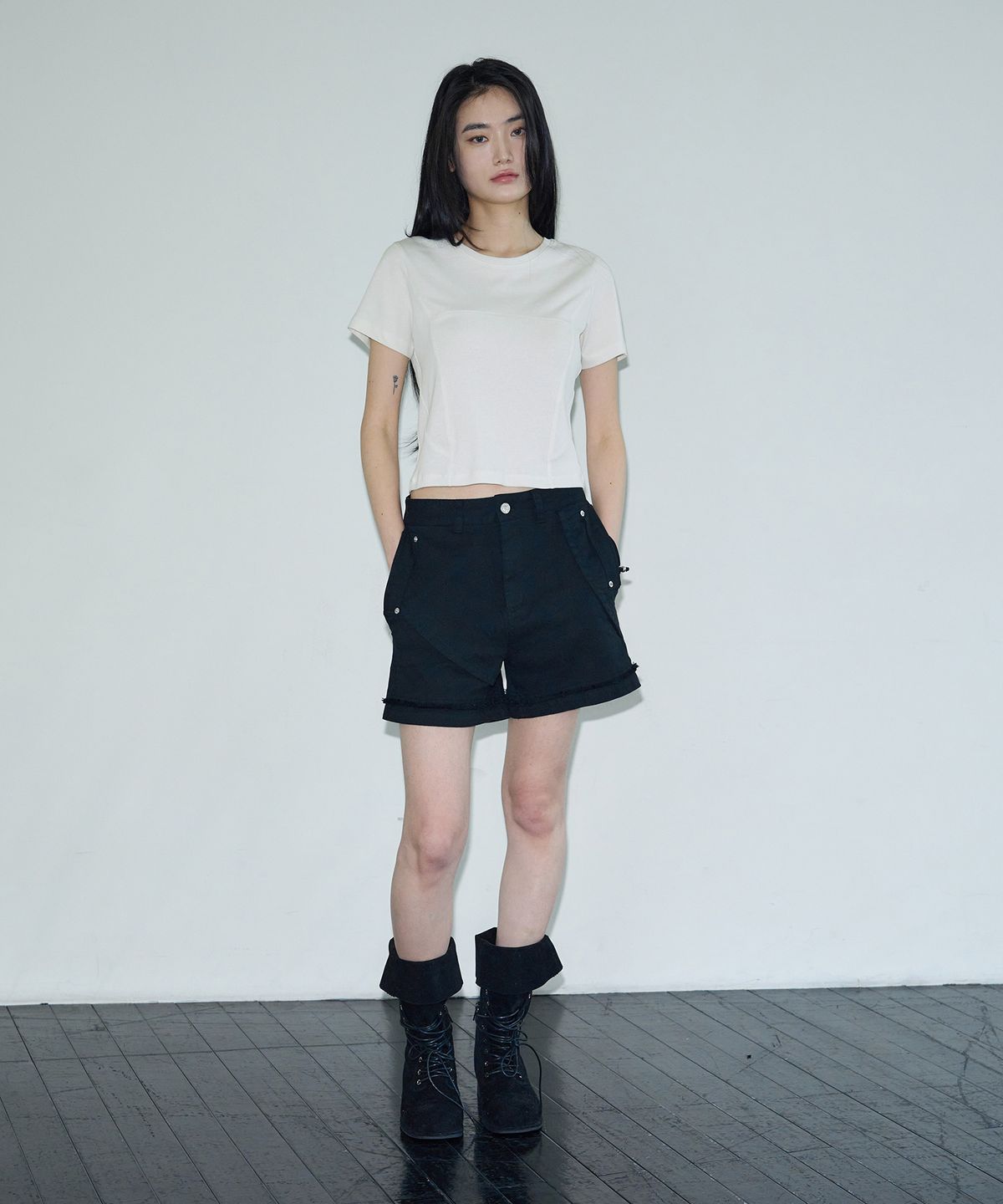 시스에이(SIS A) 컷아웃 라인 코튼 하프 팬츠 [black]