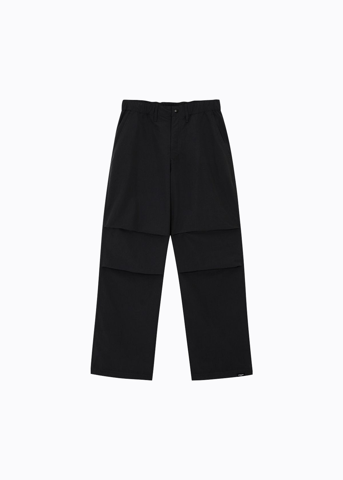라임라잇 어패럴(LIMELIGHT APPAREL) 어패럴 스탠다드 핏 나일론 팬츠 (블랙)