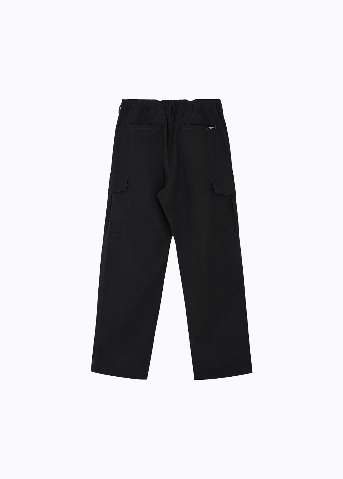 라임라잇 어패럴(LIMELIGHT APPAREL) 어패럴 와이드 핏 나일론 카고 팬츠 (블랙)