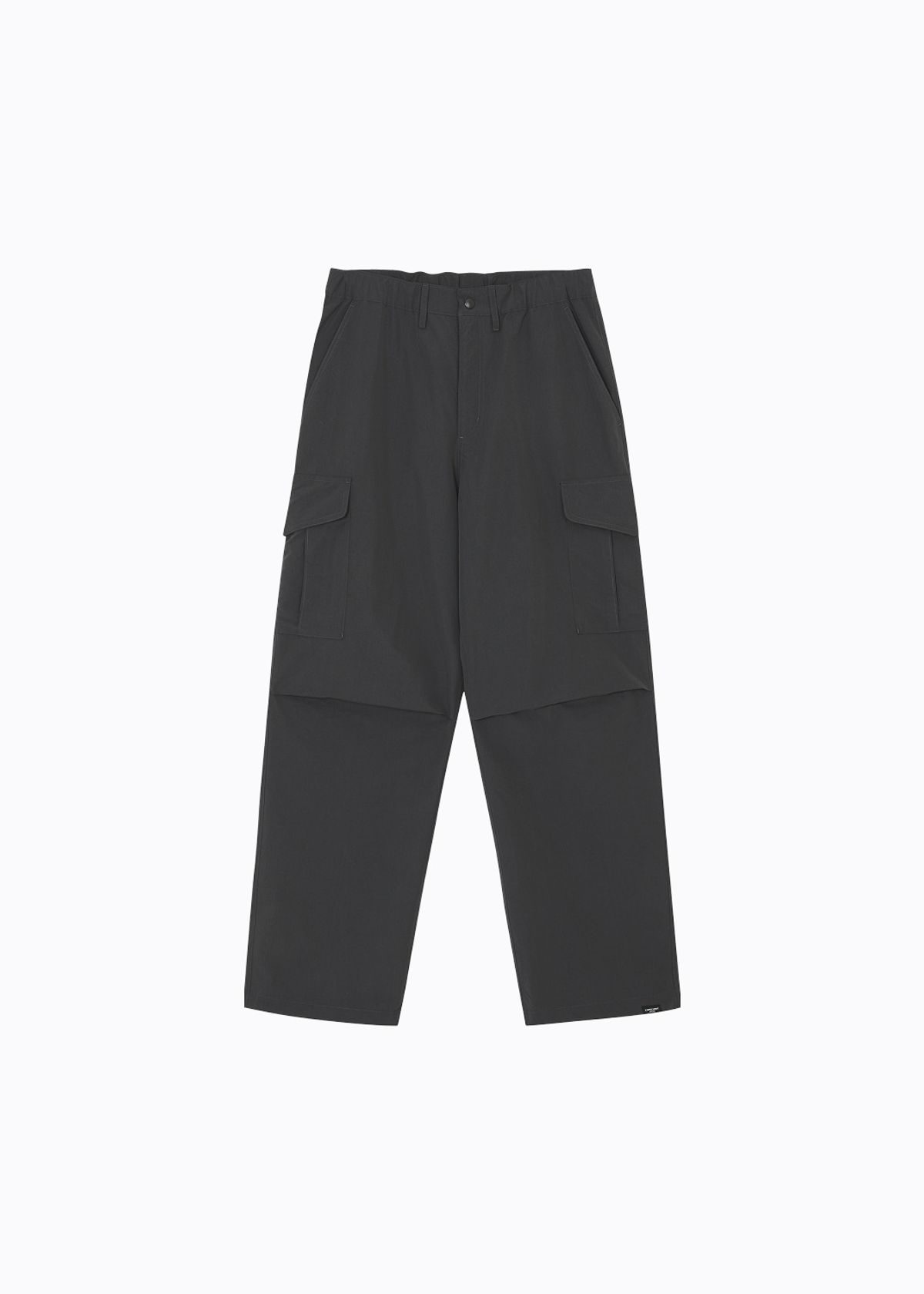 라임라잇 어패럴(LIMELIGHT APPAREL) 어패럴 와이드 핏 나일론 카고 팬츠 (차콜)