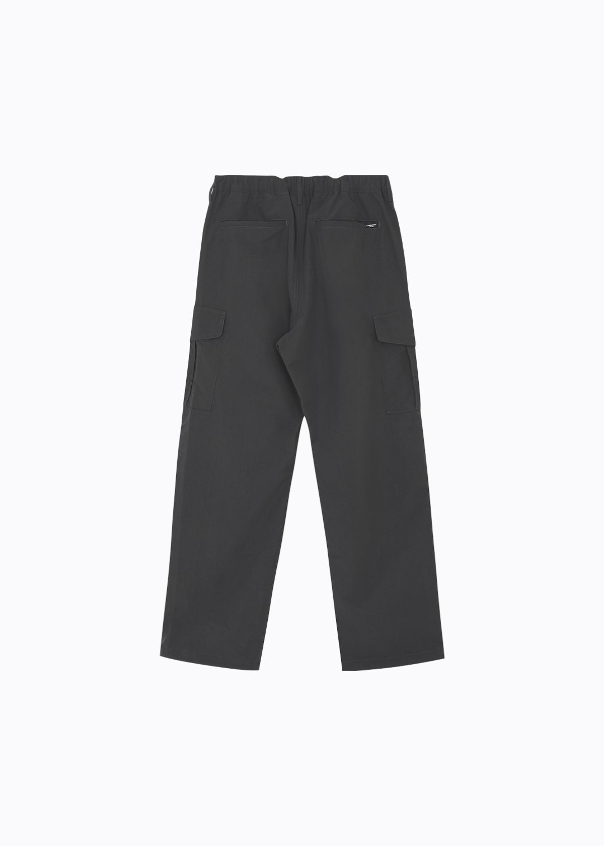 라임라잇 어패럴(LIMELIGHT APPAREL) 어패럴 와이드 핏 나일론 카고 팬츠 (차콜)