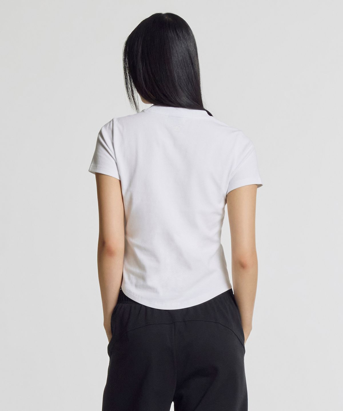 뉴발란스(NEW BALANCE) NBNEG3W432 / WOMEN 에센셜 핏티드 반팔티 (WHITE)