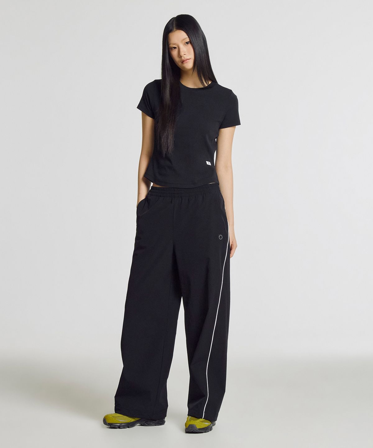 뉴발란스(NEW BALANCE) NBNEG3W432 / WOMEN 에센셜 핏티드 반팔티 (BLACK)