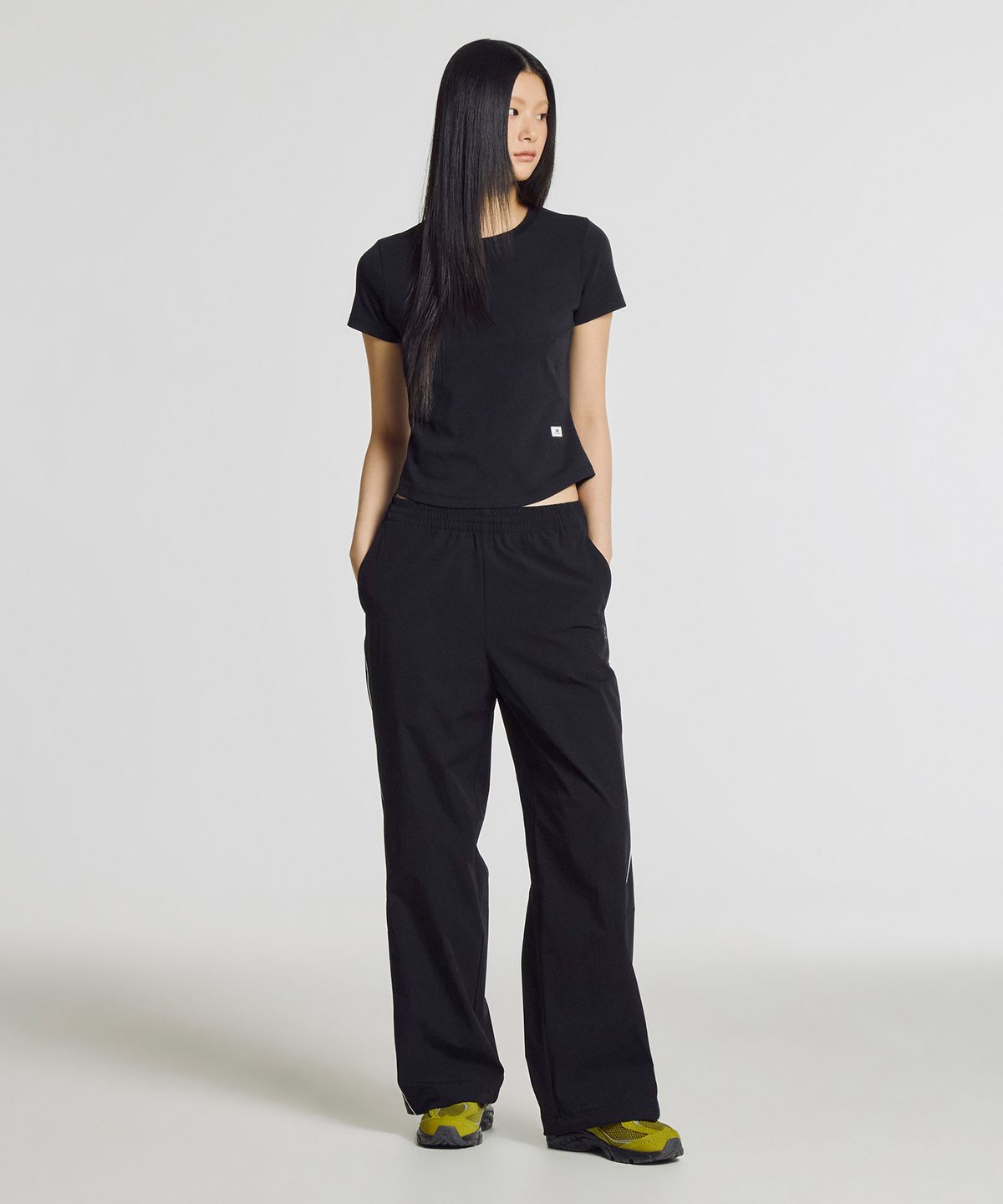 뉴발란스(NEW BALANCE) NBNEG3W432 / WOMEN 에센셜 핏티드 반팔티 (BLACK)
