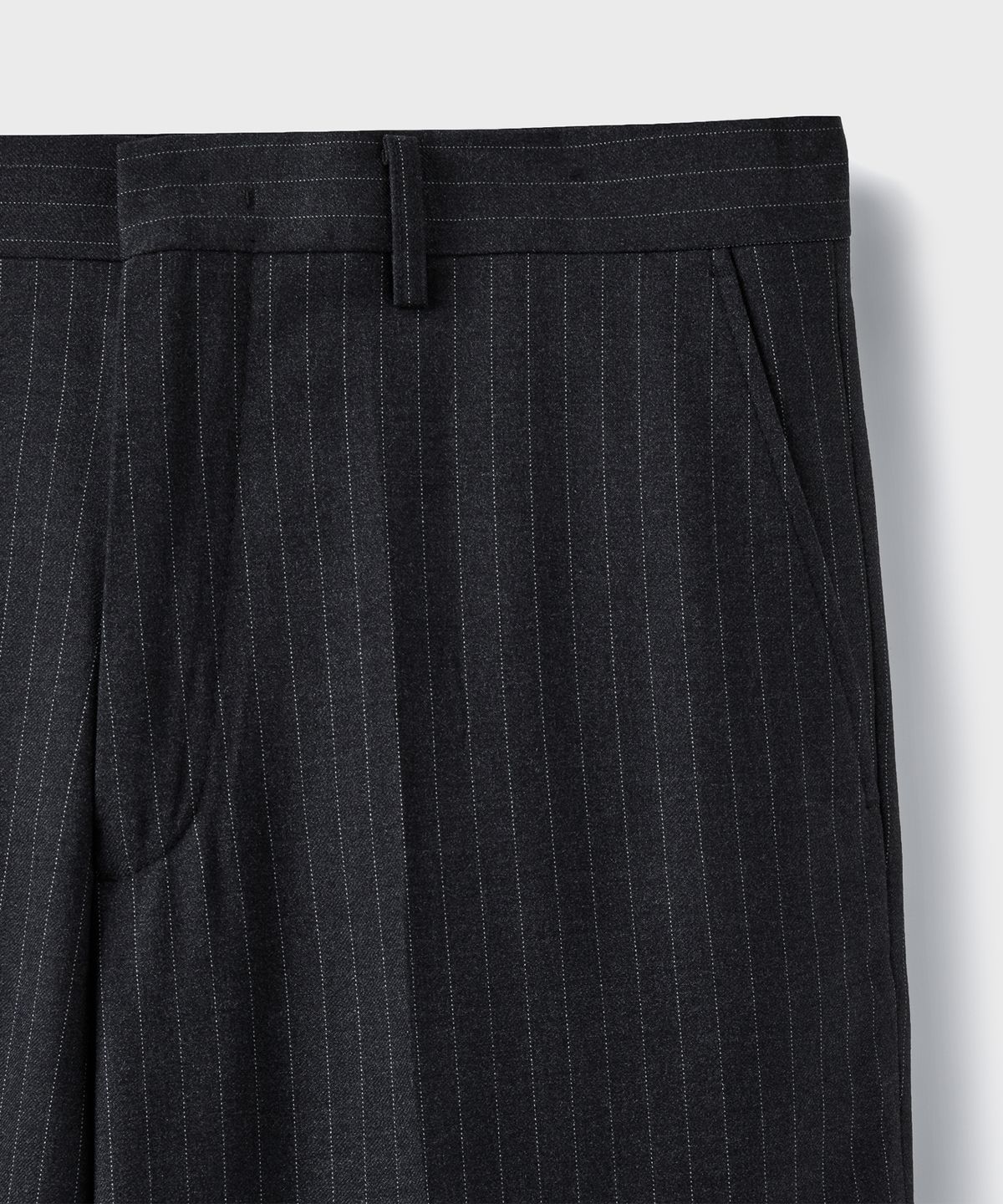 브랜디드(BRANDED) ESSENTIAL WIDE SLACKS [CHARCOAL STRIPE]
