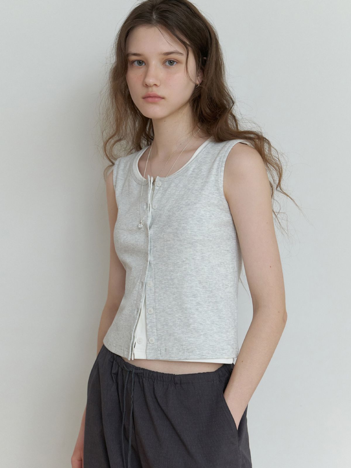 더미튼(THEMITTEN) Nap button sleeveless (melange gray)