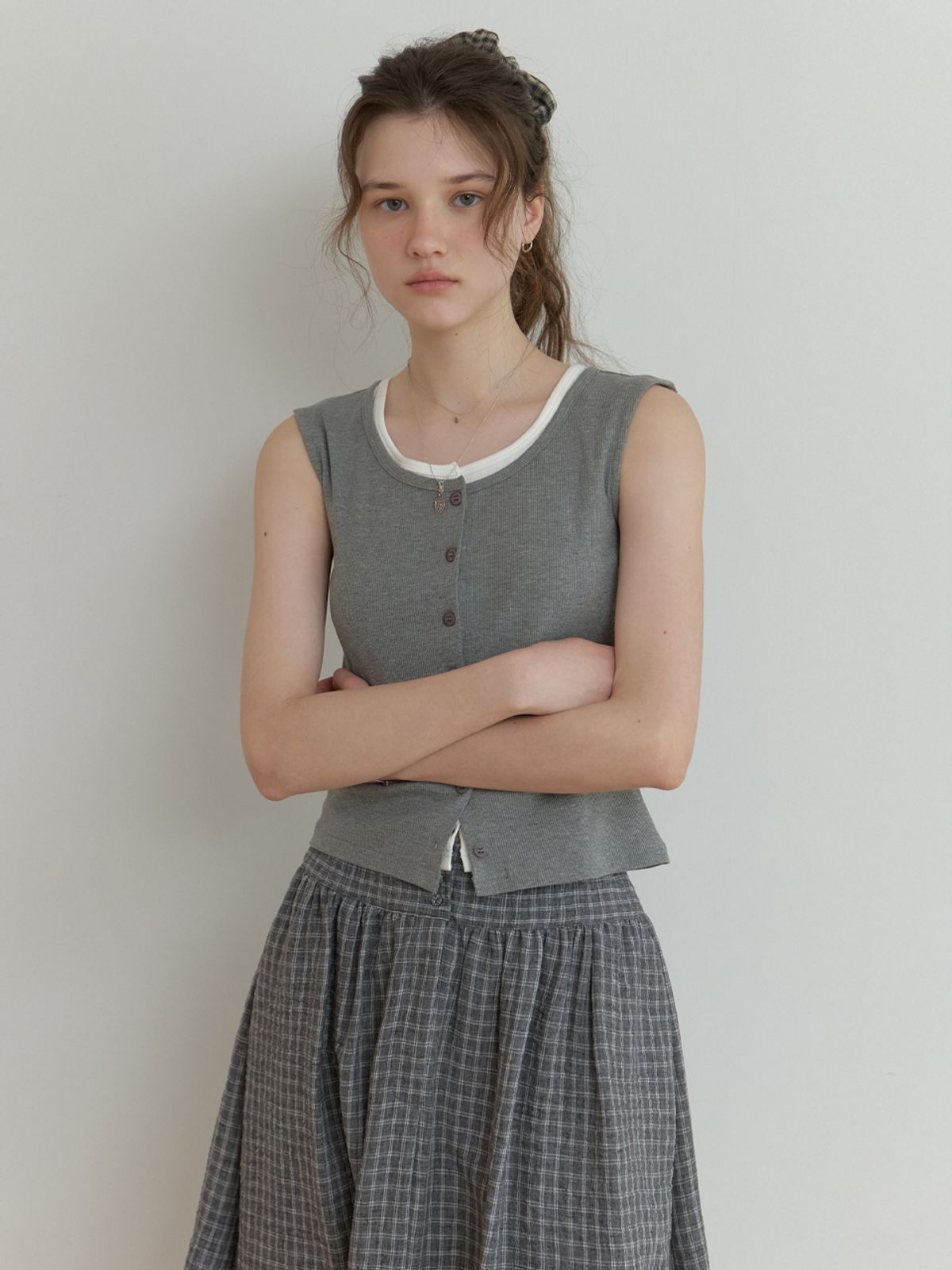 더미튼(THEMITTEN) Nap button sleeveless (gray)