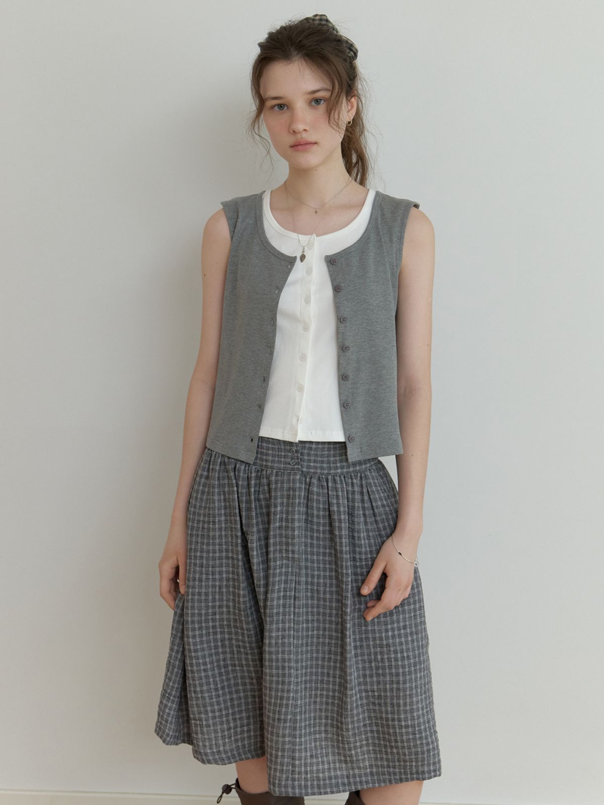 더미튼(THEMITTEN) Nap button sleeveless (gray)