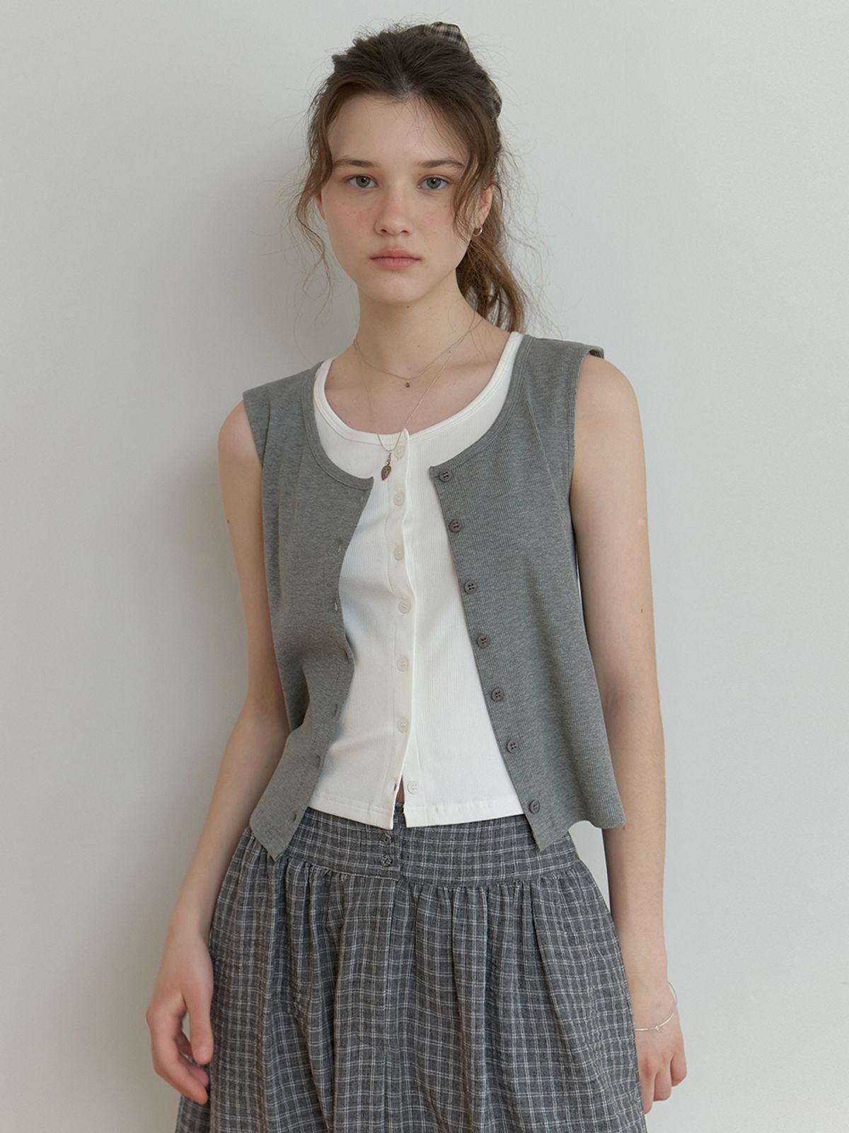 더미튼(THEMITTEN) Nap button sleeveless (gray)