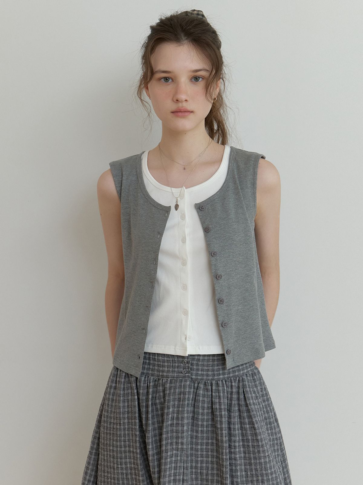 더미튼(THEMITTEN) Nap button sleeveless (gray)