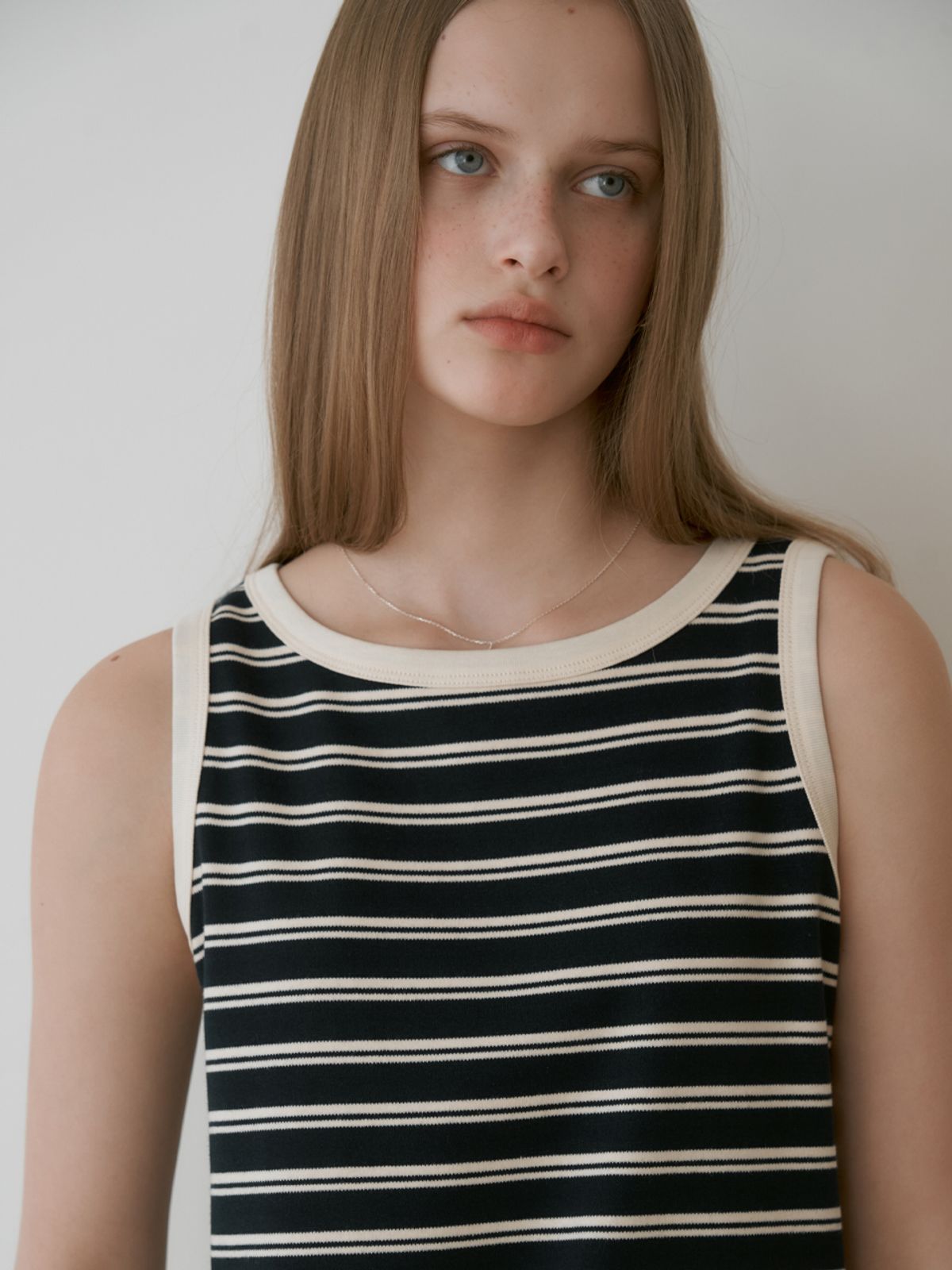더미튼(THEMITTEN) Bask stripe sleeveless (navy)