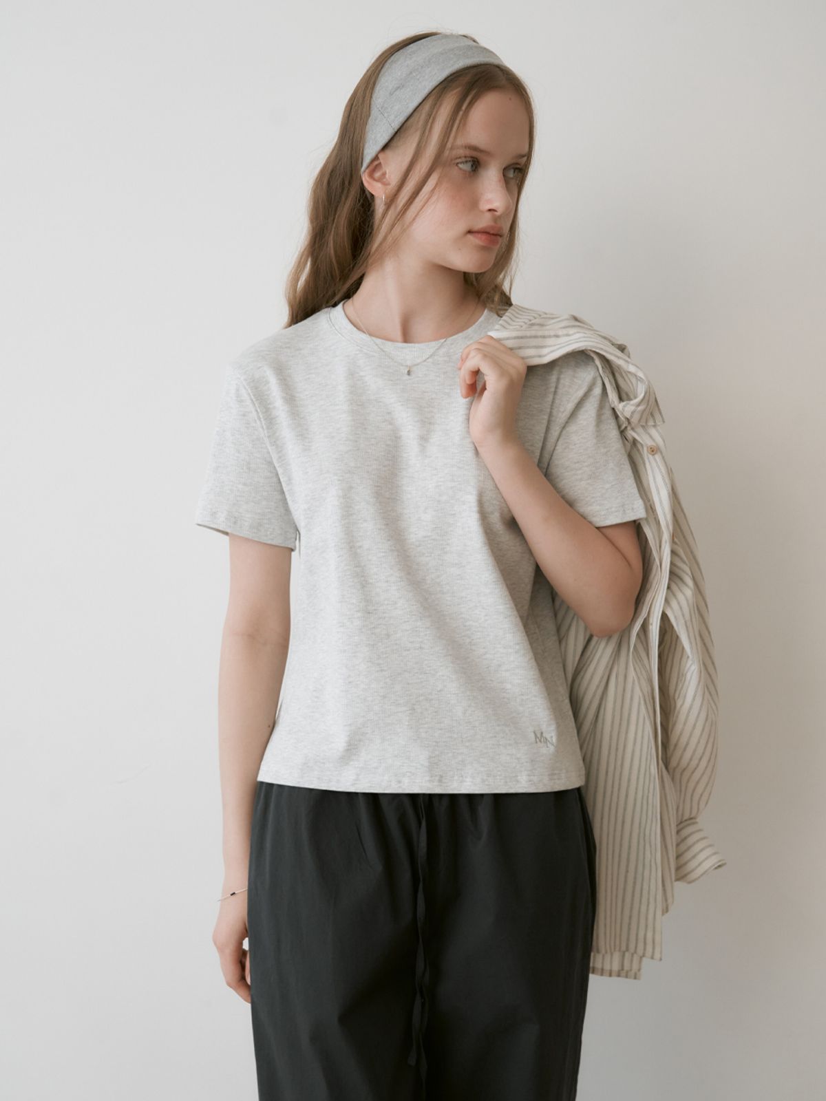 더미튼(THEMITTEN) Foyer half t-shirt (melange gray)