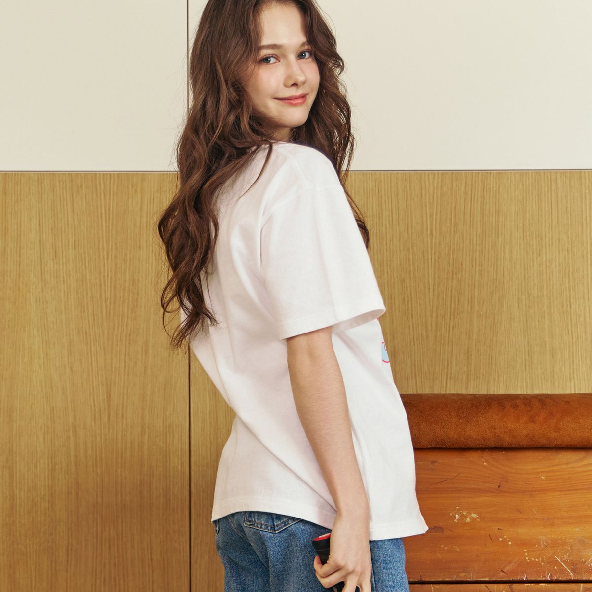 바나나시스터즈(BANANA SISTERS) 하트 플래닛 오버핏 티셔츠 화이트