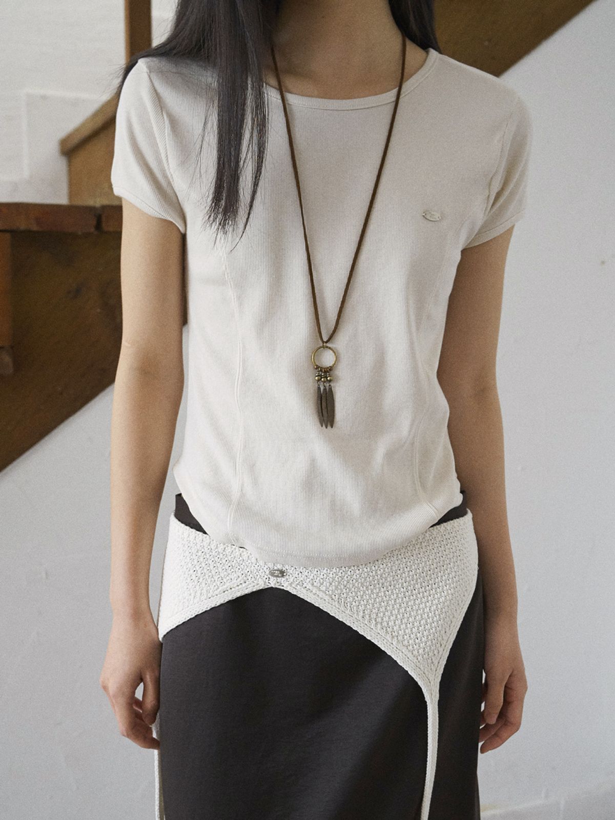 프롬웨얼(FROMWHERE) CURVED SLIM T-SHIRT CREAM