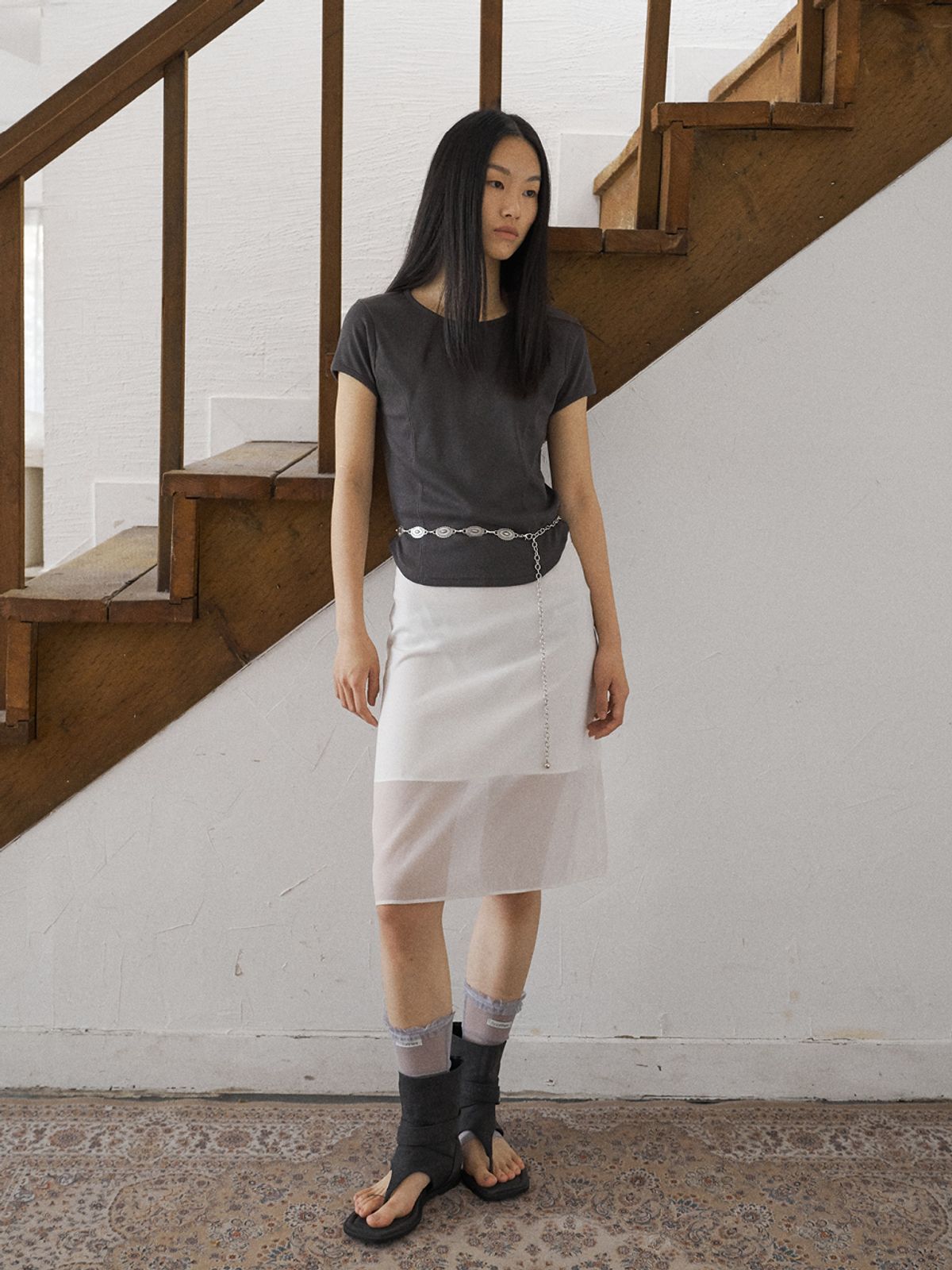 프롬웨얼(FROMWHERE) CURVED SLIM T-SHIRT CHARCOAL