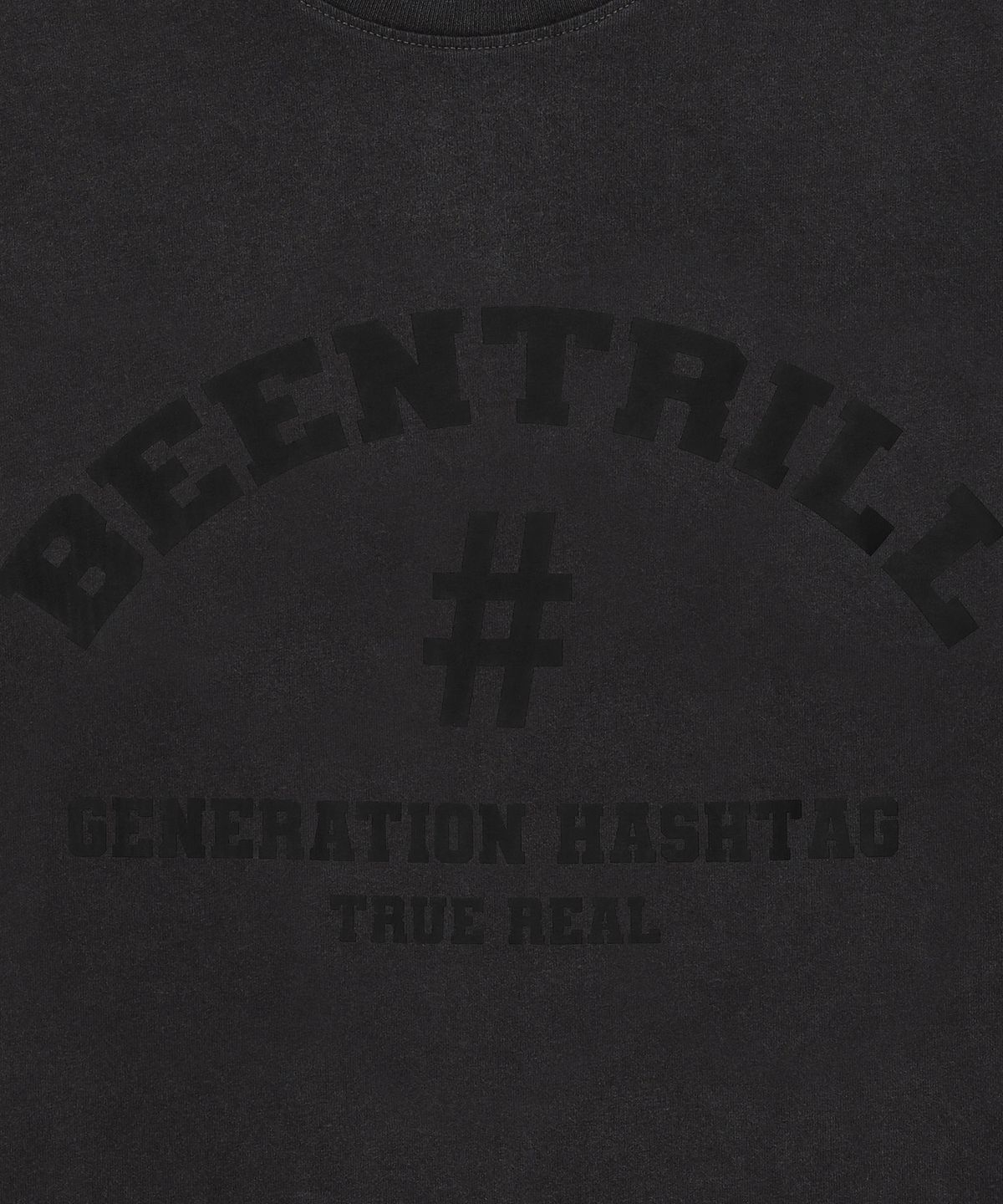 빈트릴(BEENTRILL) 아치로고 해시태그 피그먼트 티셔츠(차콜)