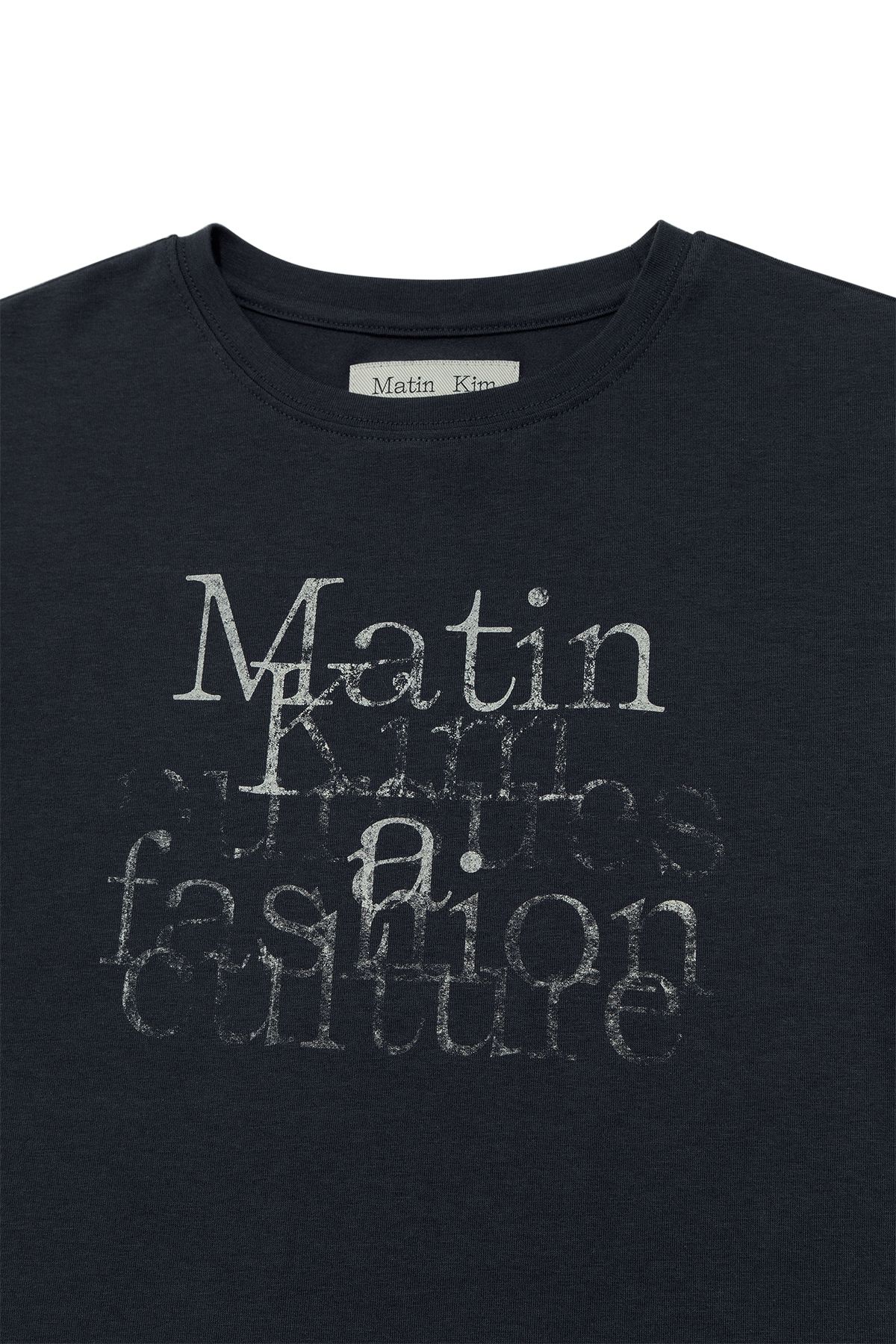 ★Matin Kim★DUSTY TYPO GRAPHIC CROP TOP DUSTY TYPO GRAPHIC CROP TOP IN WHITE – Matin Kim