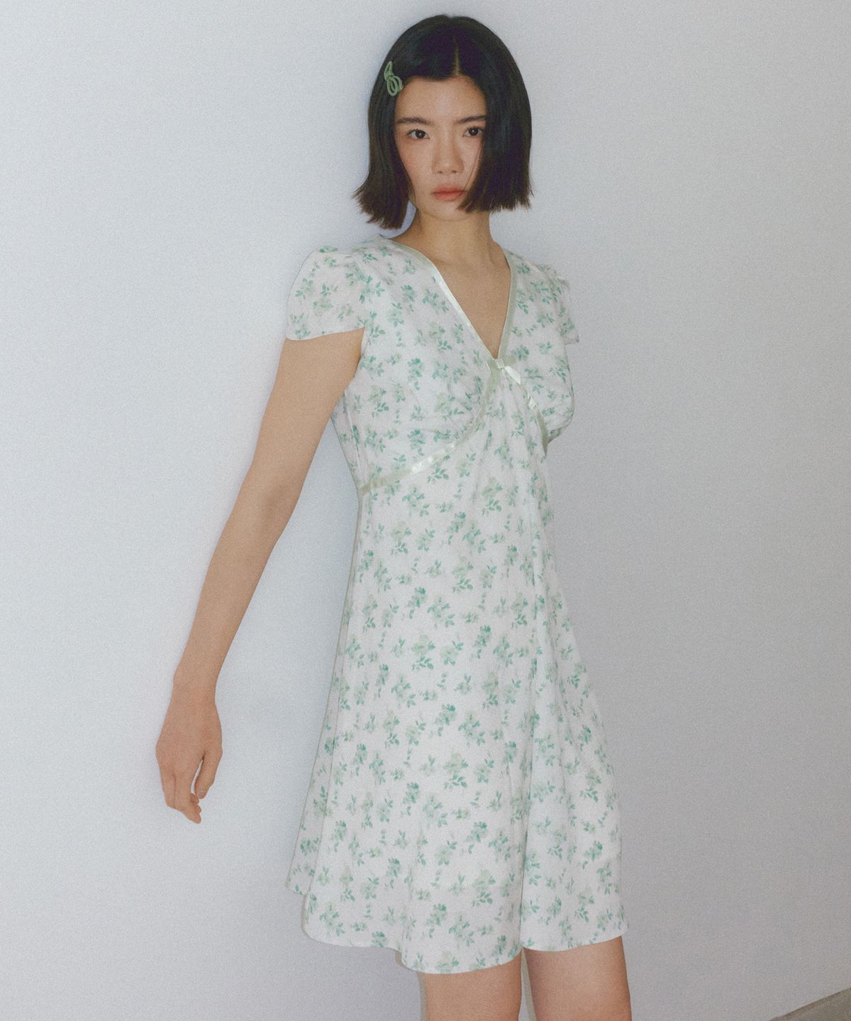 리올그(REORG) ASP RIBBON V-NECK MINI OPS LIGHT GREEN