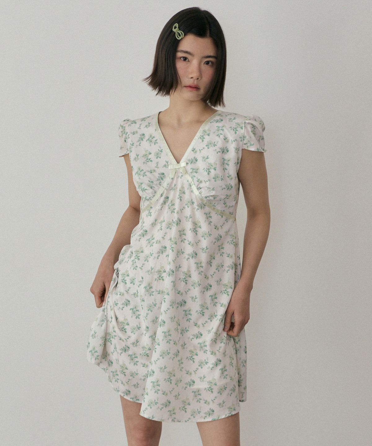 리올그(REORG) ASP RIBBON V-NECK MINI OPS LIGHT GREEN