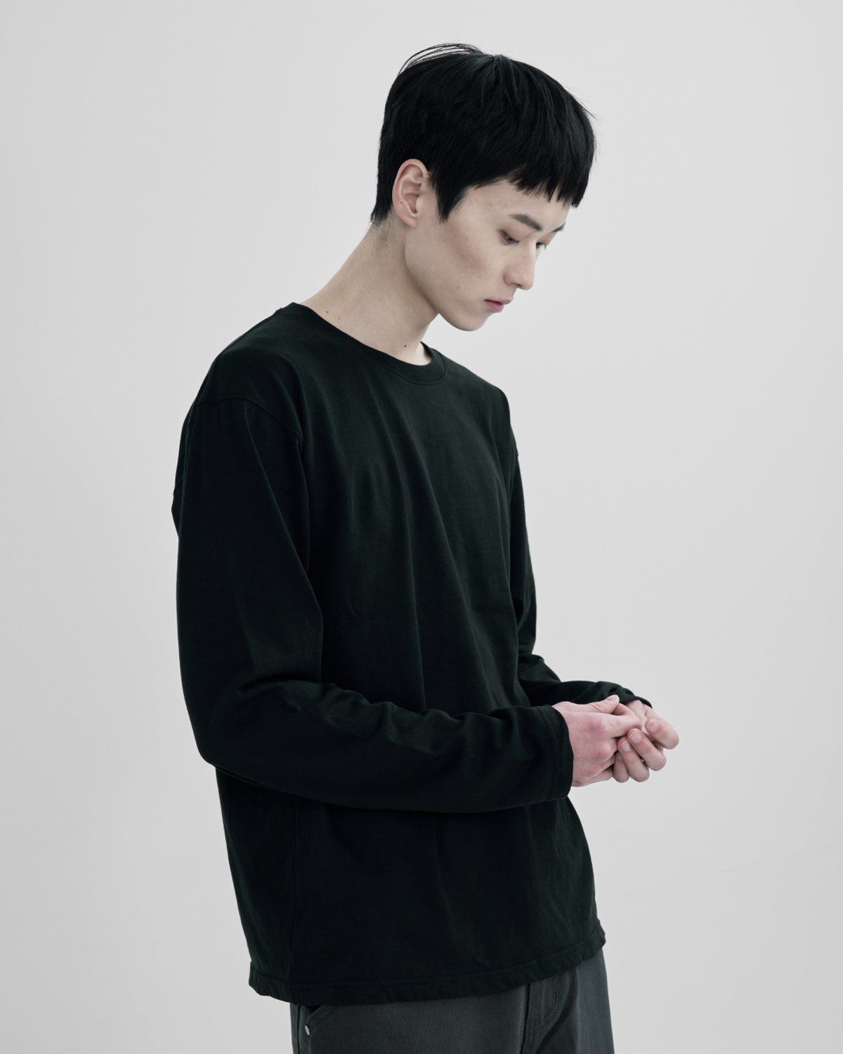 오로라 댄스(ORORA DANCE) 크루넥 롱슬리브 릴렉스드핏 블랙