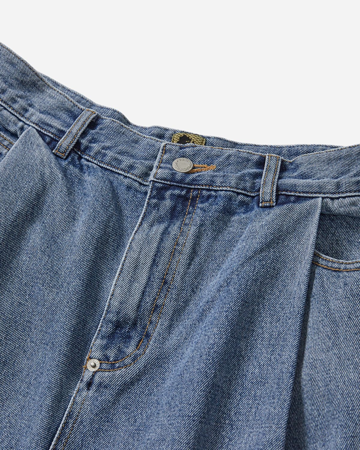 사일런트실러블(SILENTSYLLABLE) Fold back 4tuck denim pants / Light blue