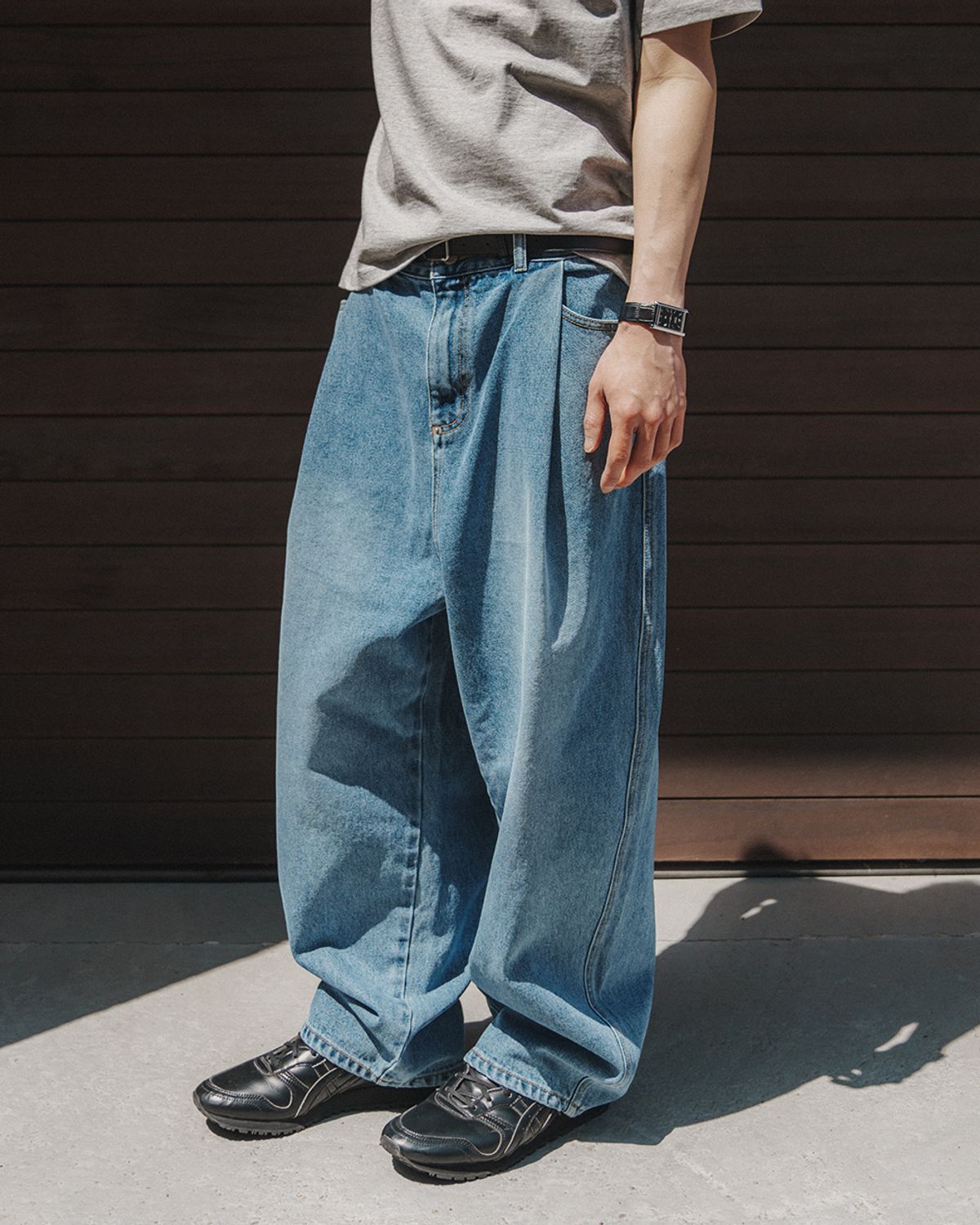 사일런트실러블(SILENTSYLLABLE) Fold back 4tuck denim pants / Light blue