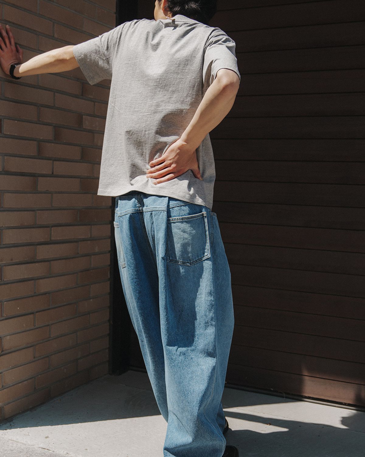 사일런트실러블(SILENTSYLLABLE) Fold back 4tuck denim pants / Light blue