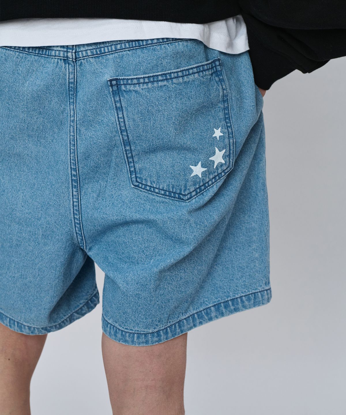 메아(MEA) DENIM SHORTS [LIGHT BLUE]