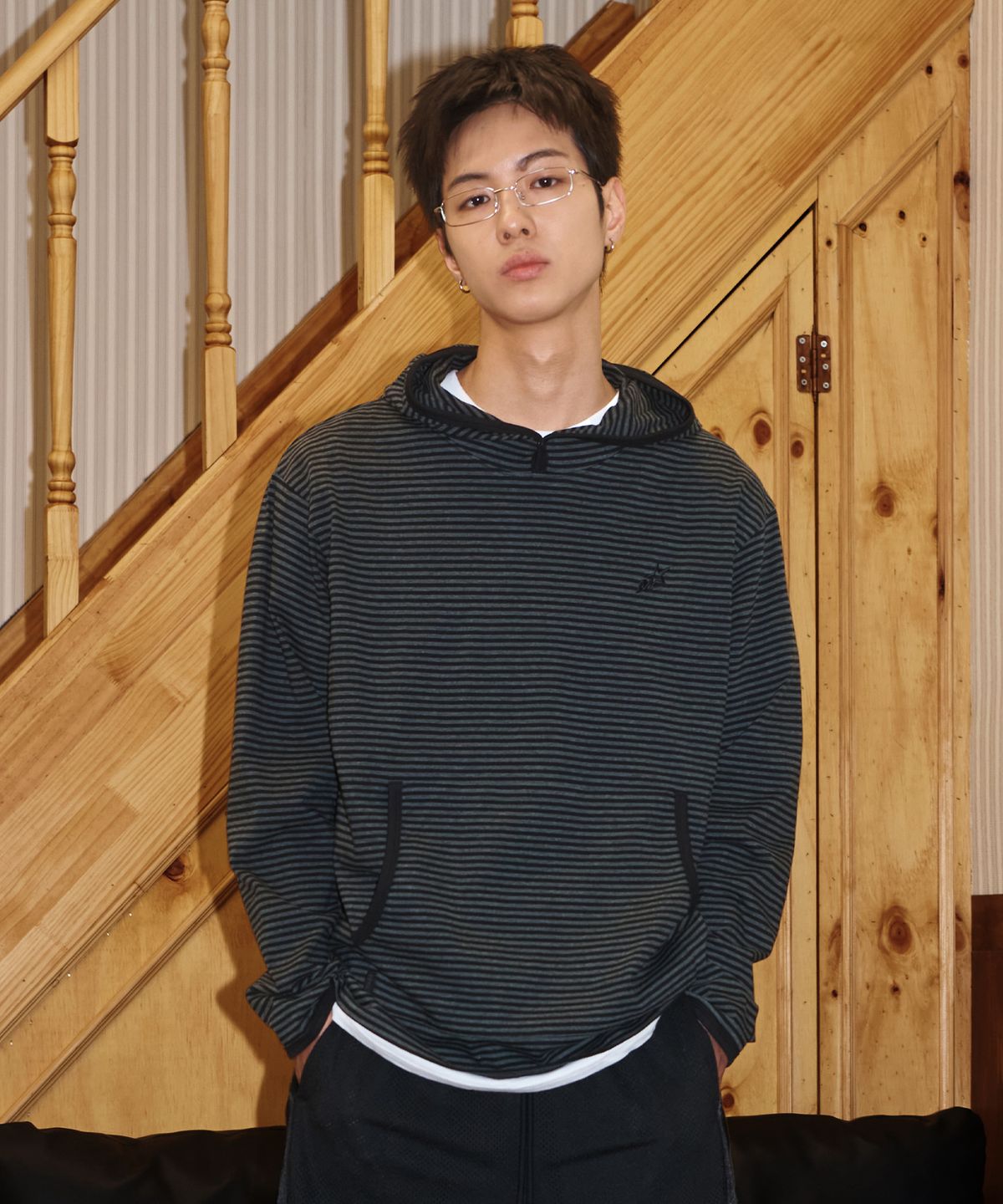 메아(MEA) STAR STRIPE HOODIE [BLACK]